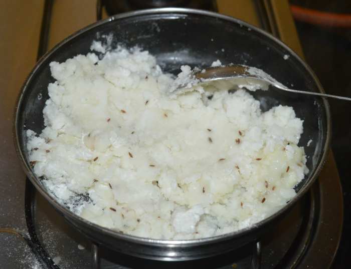 Mix the rice flour with the boiling water by stirring continuously. Sprinkle some more water if needed to make the dough moist. The dough should have a soft, firm, and pliable consistency.
