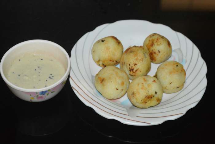 Similarly, roast all the stuffed rice balls. Serve them with coconut chutney or tomato sauce. These savory stuffed rice balls are delightful to eat but they fill the stomach fast. Enjoy the taste!