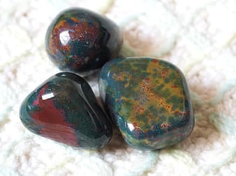 The unique color of bloodstone makes it appealing and mystical to the eye. Its rich history of use in ancient times also gives bloodstone a very different background from other crystals.