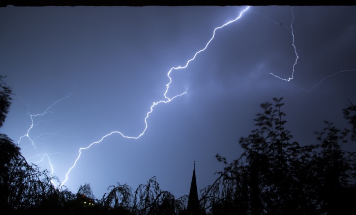 How Does Lightning Occur What To Do When Lightning Strikes Hubpages