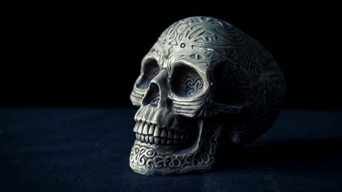 A skull symbolizes communication. Within an occult rite of any kind, one, therefore, amplifies communication energies.