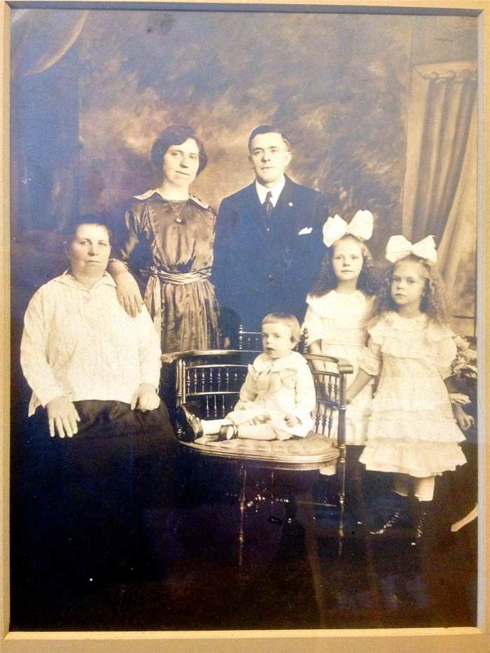 1922 family picture of Francesca and Stanislav, Sophie, Frances, Stanley, Jr. with Francesca's mother, my great grandmother.