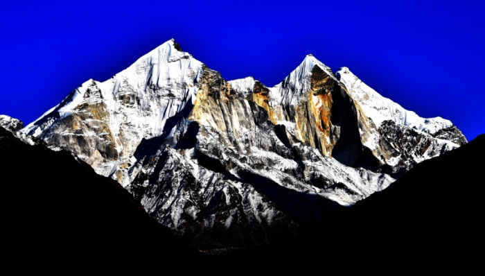 The co-ordinates of Bhagirathi I are 30 degrees 51 minutes North, 79 degrees 08 minutes 57 seconds East; those of Bhagirathi II are 30.88219 degrees North, 79.13349 degrees East.