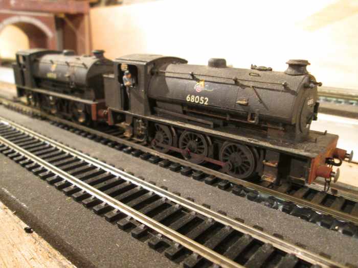 Nose-to-tail, a pair of Class J94 ex-MoS 0-6-0 saddle tank locos allocation to Darlington post-WWII in LNER days clank into the fiddleyard on Unit 1