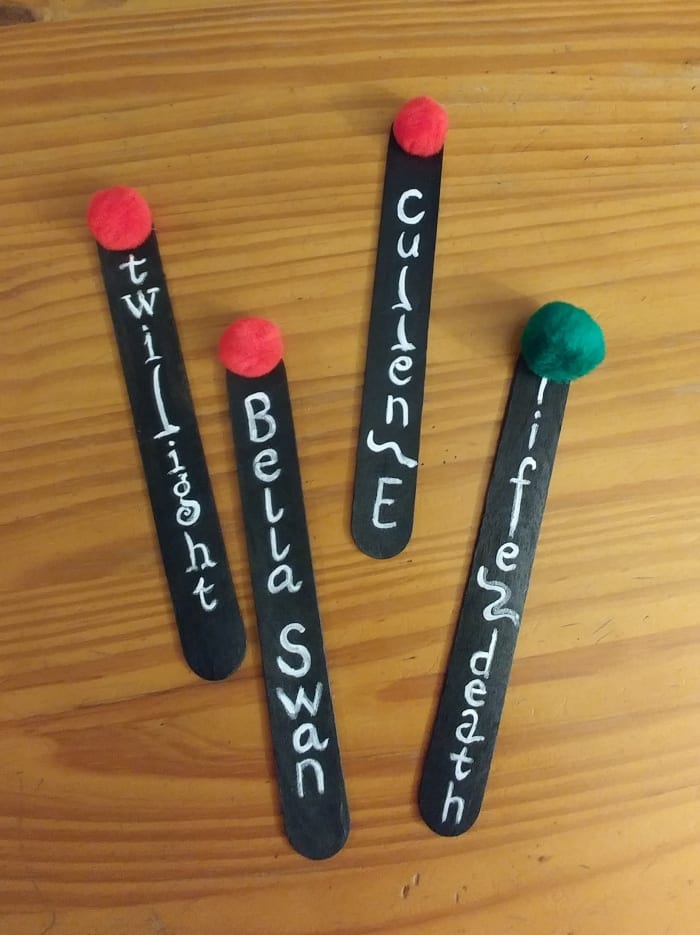 These can also be used to stick in a vase, or cake...... or anthing else a lollipop can be wedged into!