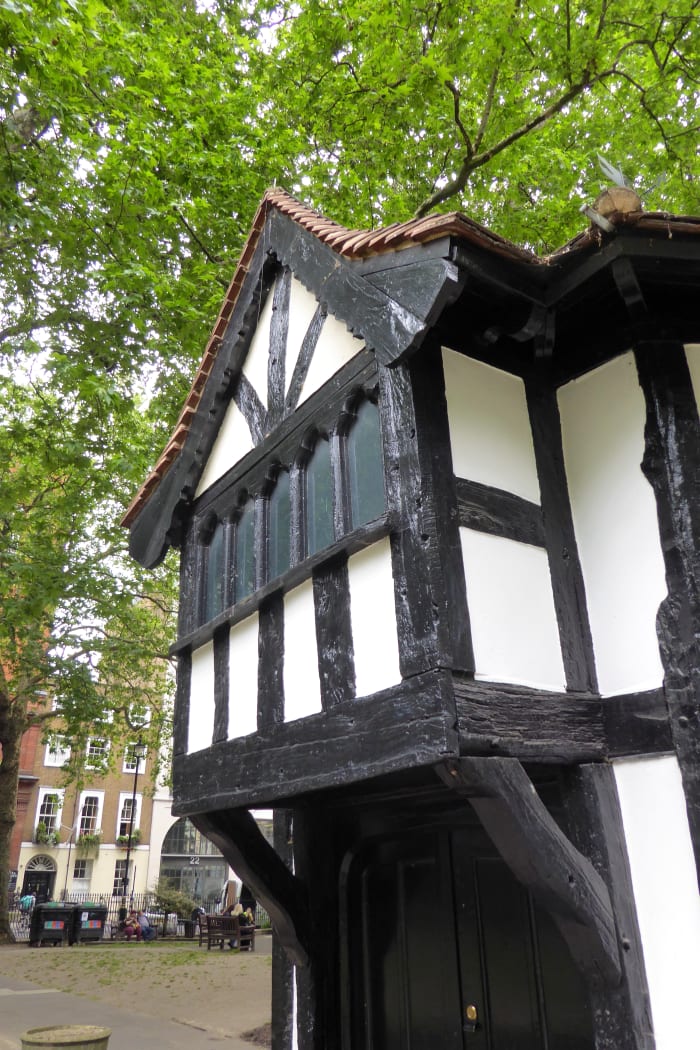 Overhanging area on the northern side of the Gardener's Hut in Soho Square, City of Westminster.