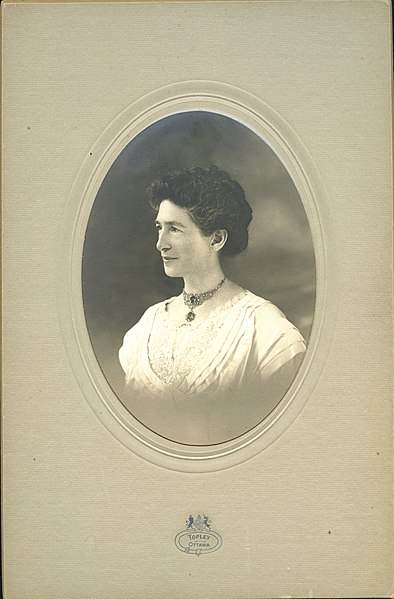 Dr. Elizabeth Smith Shortt, ca. 1910 U.Waterloo,Special Coll.&Arch.,Elizabeth Smith Shortt fonds, WA 10 File 2308