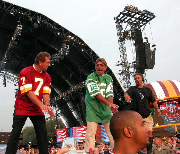Joe Theismann (left) and Joe Namath are two of the standout quarterbacks who appeared in a Super Bowl and also drew interest from Major League Baseball.
