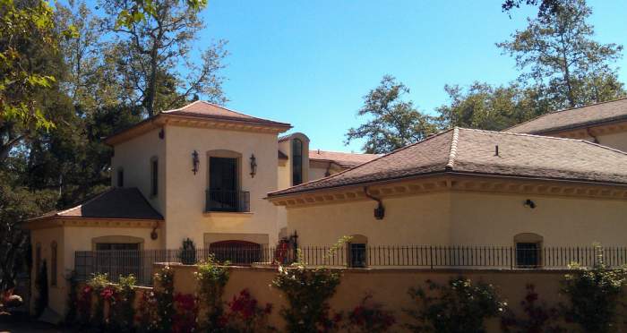 The estate has a beautiful home and the landscape. The interior is finished with oak flooring, hand-crafted molding, and the lovely French doors are open to the backyard.