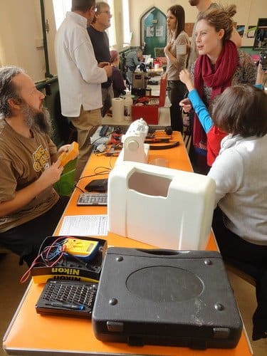 At repair cafés, technicians help visitors repair their products so they don't have to throw them away.