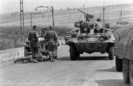 A hard turn northwards - Greyhounds from the 1st Armored Division on the road to Rome (Route 7).