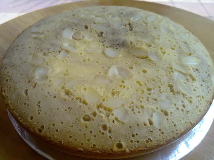 Don't mind the pimples on the surface of the cake, this Marble Cake really taste DELICIOUS !