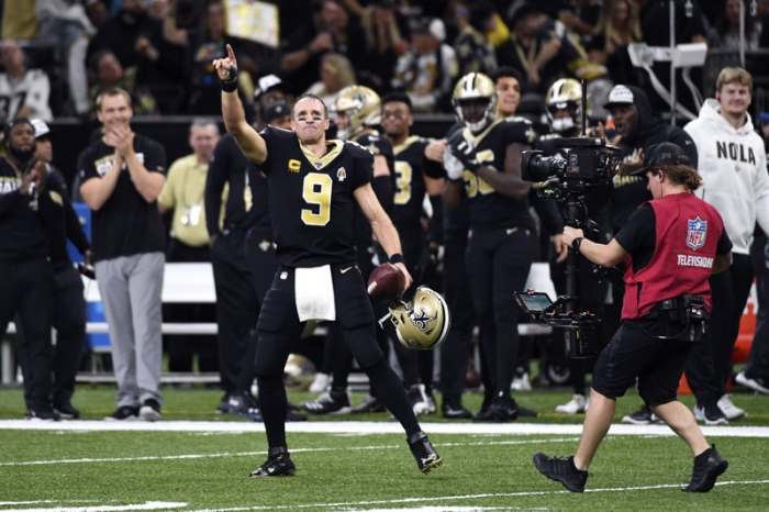 Brees giving recognition to the Louisiana Superdome after Breaking the All-Time Touchdown Pass Record.