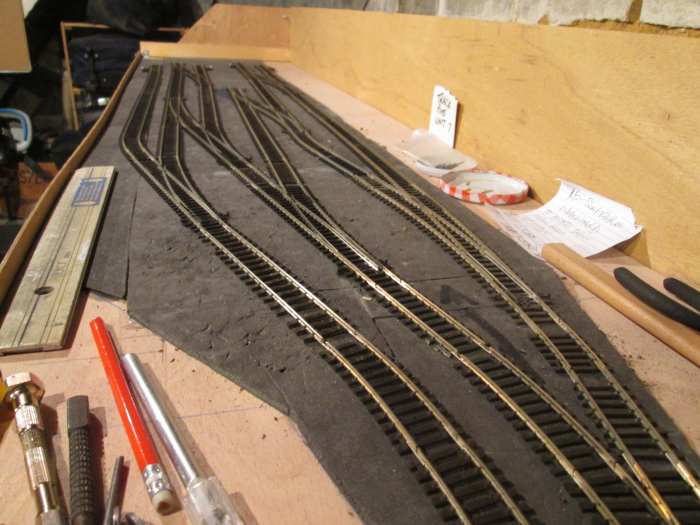 Unit 7 Fiddleyard has been reconfigured but I've got to wait for track to be delivered to finish off. Here's a view down to the end from the baffle ....