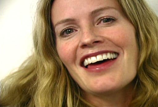 Elizabeth Shue plays the sweet Dr. Russell.