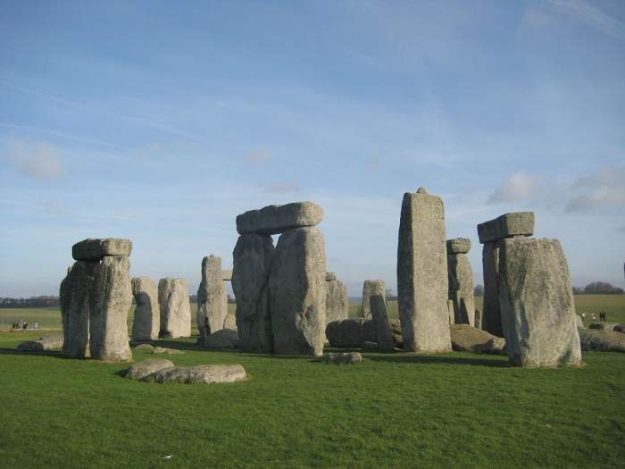Mavratti, Stonehenge on 27.01.08, marked as public domain, more details on Wikimedia Commons