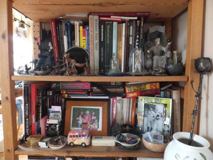 Clutter can create unpleasant energy and make us feel disorgansied and overwhelmed.