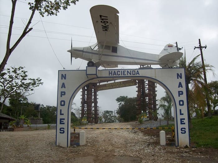 Mounted on the gate to Hacienda Nápoles was a replica of one of the first planes Escobar used to smuggle drugs.