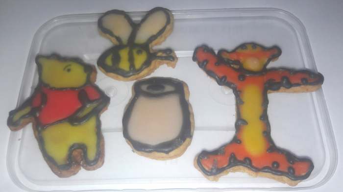 For the first time in my life Baked Butter cookies with Royal Icing in creamsoda flavour :)