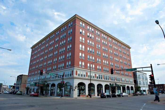 Historic Hotel Russell-Lamson in downtown Waterloo, Iowa where Clark Perry Baldwin was arrested for serial murder in 2020. Photo courtesy of Wiki.