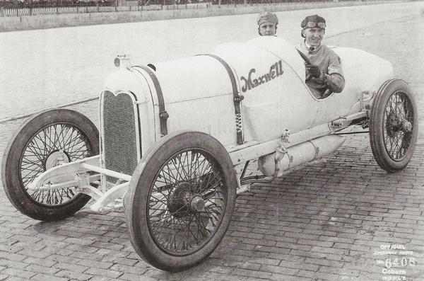 Rickenbacker in 1915 in his Maxell Special at the Indianapolis 500 that year. He would earn the nickname "Fast Eddie."