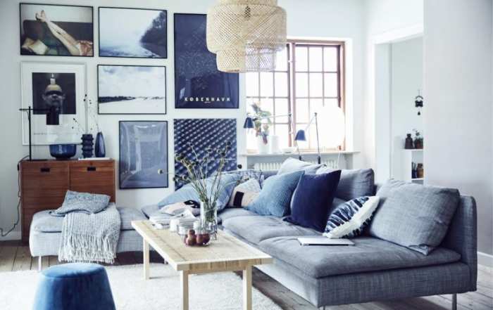 These colorful blue living room are inspired by blue pictures on the wall and contribute to the space vivid decor.