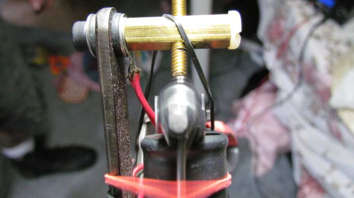 Under fluorescent lights, keep your tattoo machine running. If it running perfectly, you will see an obvious figure 8 on the armature nipple.