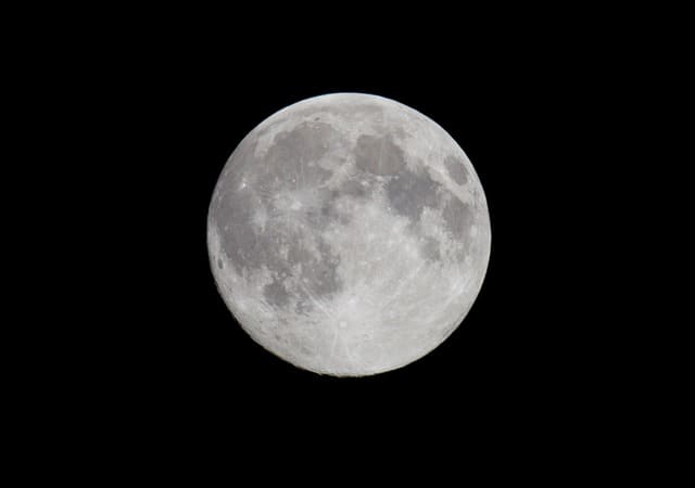 Try combining the ideal moon phase with the perfect moon sign, for a "double-whammy" of moon energy to aid your spells.