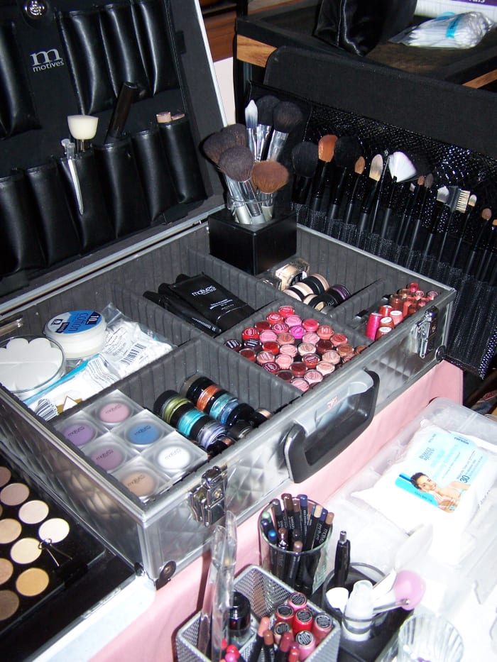 How to Put Together a Makeup Artist Kit Bellatory