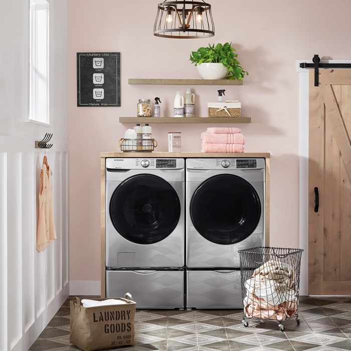 Per week, the average American family does 8–10 loads of laundry. Families in the United States wash an average of 300 loads of laundry each year.