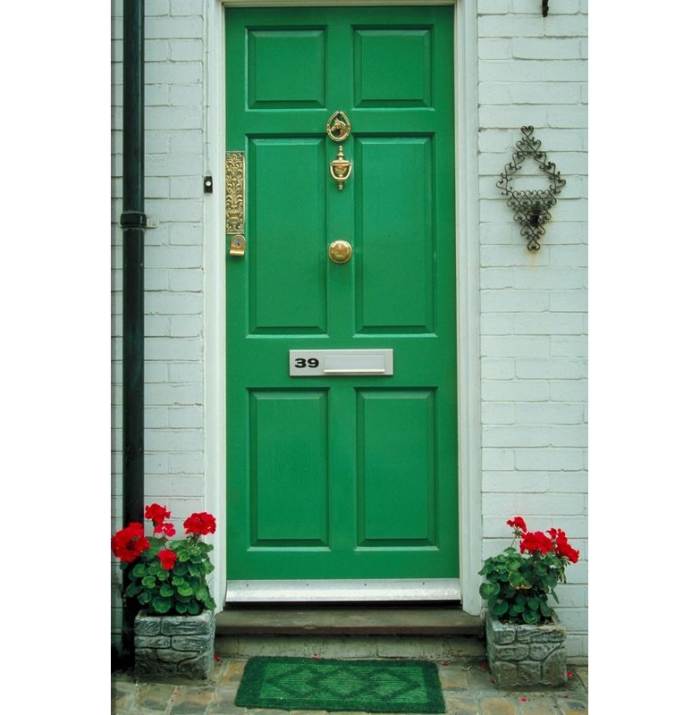 Green is a common color for both interiors and furniture, and it looks great on the outside of a house as well. Green is a refreshing hue to welcome guests, whether in a bold or neutral tone.