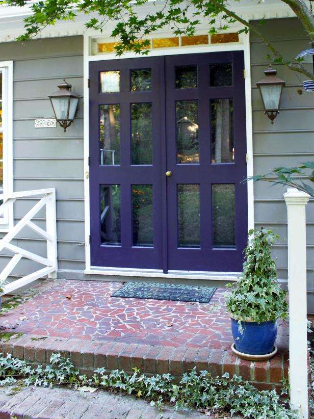 Purple is a versatile color that can represent imagination, royalty, wonder, intrigue, and elegance all at once. This purple door is a great example of what I'm talking about. It's at once trendy, chic, and fresh.