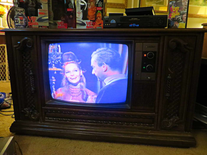 Doctor Smith Meets Zaybo, in his scene being showed on the Quasar Color Console Television Model WL9439SP