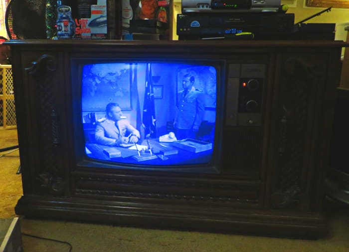 Black and White Bottom of the Sea, Mutiny, played on the Quasar Color Console Television Model WL9439SP, Early Dynacolor Quasar. Quasar Color Console Television Model WL9439SP. One of the early QuasVHS video, of Voyage to the ar Dynacolor designs.