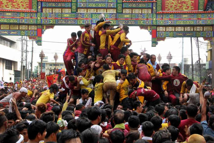 Quiapo Church Plaza, Manila, January 9, 2016. The Feast of the Black Nazarene. Photo by Romeo Mariano.
