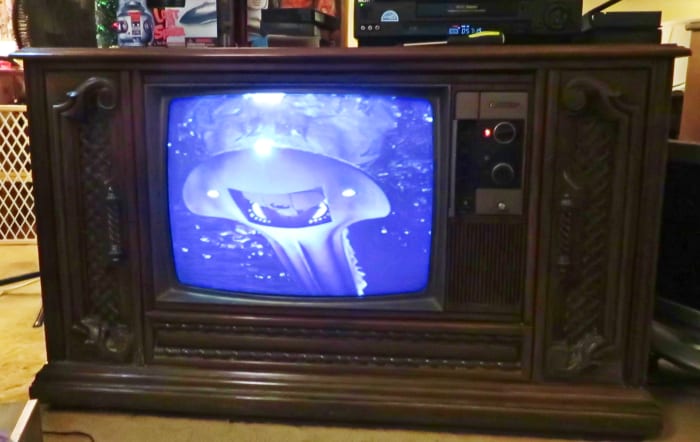 Voyage to the Bottom of the Sea, The Flying Sub, played on the Quasar Color Console Television Model WL9439SP, Early Dynacolor Quasar. Quasar Color Console Television Model WL9439SP. One of the early Quasar Dynacolor designs, Chassis Number SLTS976FA