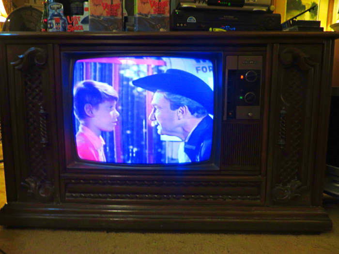 Will Robinson and Doctor Smith having a Heart to Heart talk on the Quasar Color Television. West of Mars, Episode aired 30 November 1966