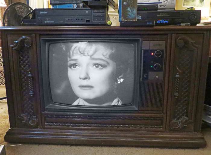 Quasar Color Console Television Model Wl9439sp, and Other Vintage Quasar Tvs HubPages