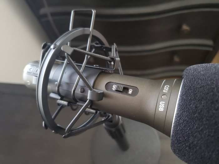 The Knox Microphone Shock Mount works on stands compatible with Audio-Technica ATR2100-USB and Samson Q2U microphones