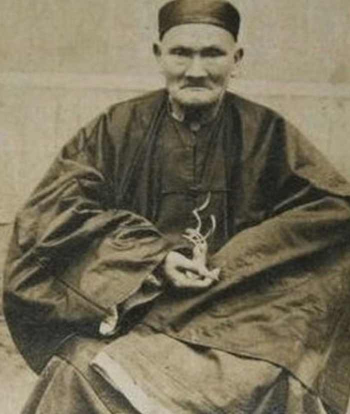 The incredible story of Li Ching-Yuen, a martial art expert and an herbalist who lived for over 256 years.