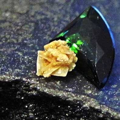 Small crystals formed in the kidney. The most common crystals are made of calcium oxalate and they are generally 4–5 mm.