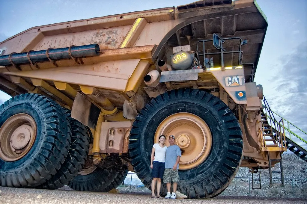 what-is-the-largest-vehicle-in-the-world-5-monstrously-massive-machines.webp
