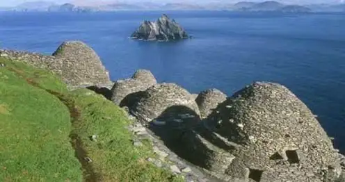 the beehive huts of south west kerry