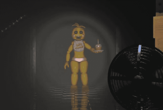 Toy Chica drops by to say hello in Five Nights at Freddy's 2. And, hey, look, she brought a cupcake. How sweet.