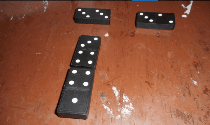 Here are a few pieces in a Double Three line. You have the starter Double Three, and I'm showing an example of two lines started by two players.