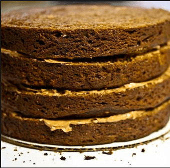 This is a cake on a cardboard round. If you were going to use this cake for stacking, after you frost it you would need to cut down the board to be the exact same size as the cake.