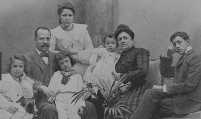 The Battló family. In the far left is Josep Battló, who committed Gaudi to redesign the home in 1904.