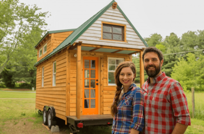 Alexis Stephens and Christian Parsons are a tight knit couple who traveled with their tiny house through 27 states filming their tiny house expedition, but even they have ended up fighting due to the close quarters. Can your family handle it?