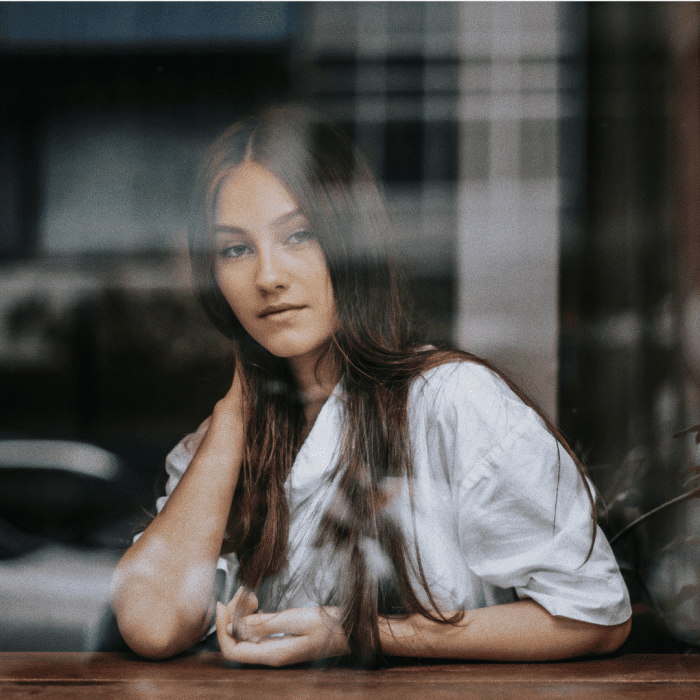 Having the courage to approach a beautiful woman shows her that you are bold and it gives off what can be an irresistible wave of confident, masculine energy.