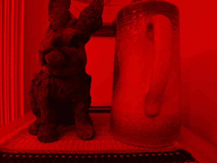 When I close my left eye and look through a blue lense the image disappears.